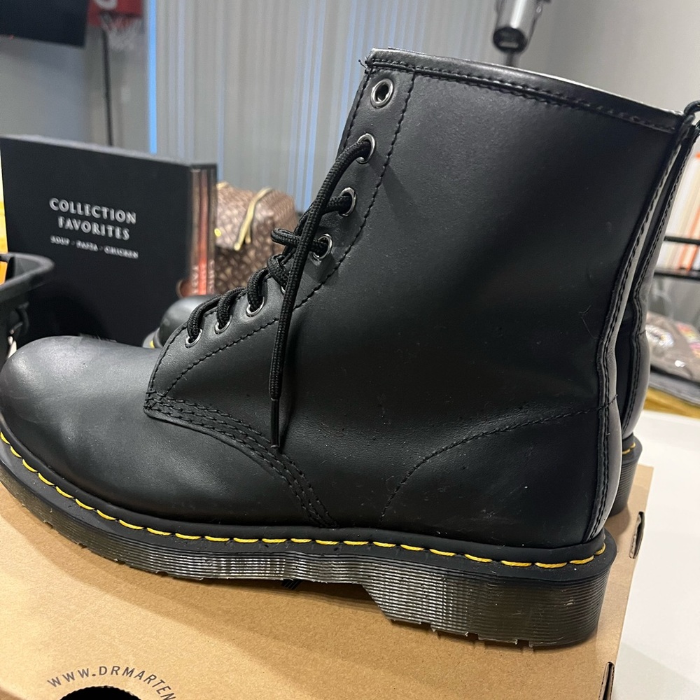 DR MARTEN BOOTS